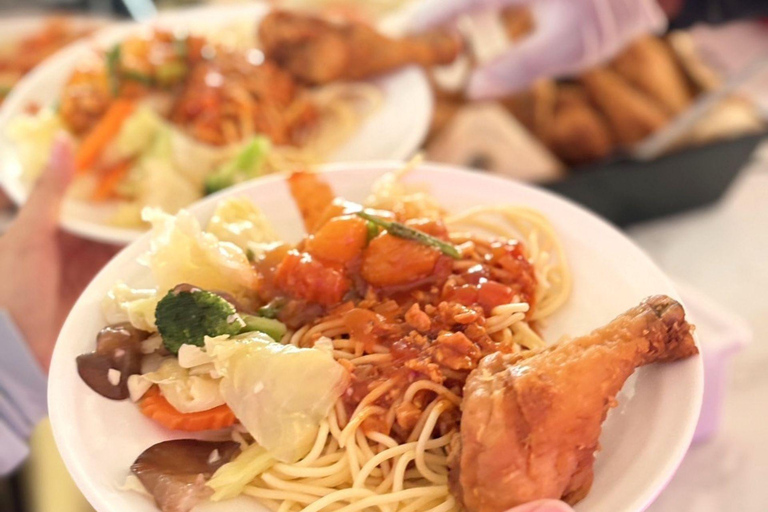 Phuket : excursion en yacht avec déjeuner sur les îles Coral et RachaPhuket : excursion en yacht vers les îles Coral et Racha avec déjeuner