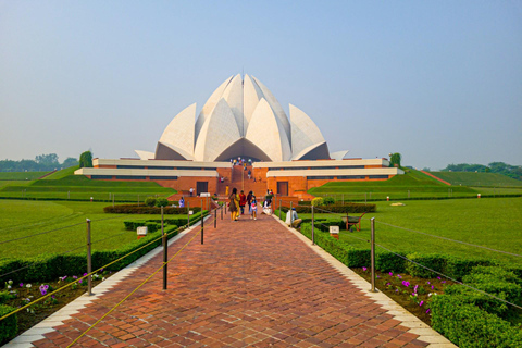 Delhi : Visite privée des temples de Delhi avec promenade en pousse-pousseDelhi : Visite privée des temples et sites spirituels de Delhi