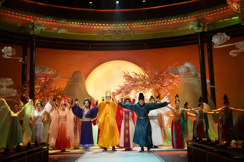 Immersive Six Dynasties Dining & Show Experience in Nanjing Regular Seat Meal+Costume+Headwear+Makeup（3 days in advance）
