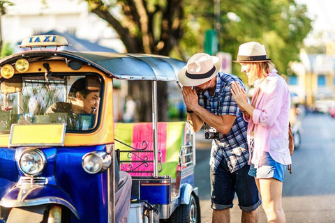 Chiang Mai : Visite nocturne des temples et de la cuisine de rue en tuk tuk