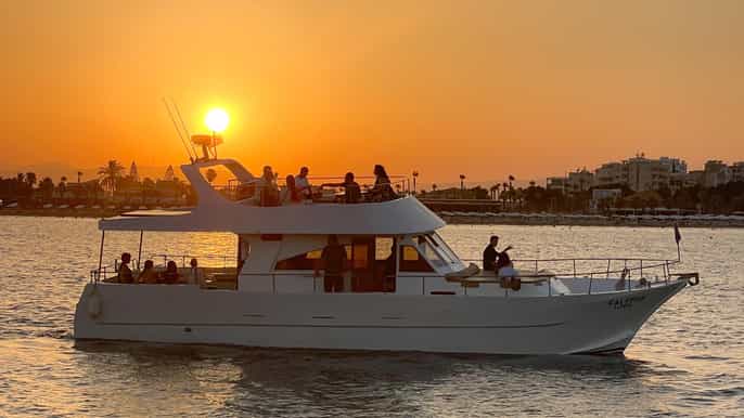 Lárnaca: alquiler de barco privado con complementos opcionales