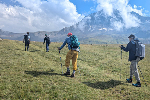 Wędrówka do jeziora Rapi i północnej ściany Aragats