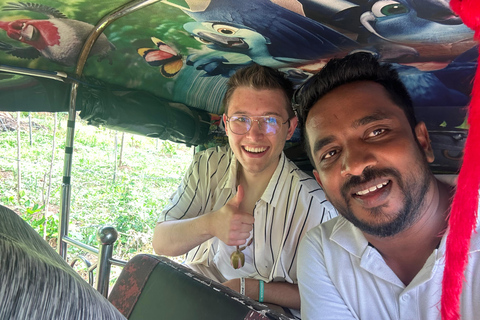 Da Kandy: Safari in tuk tuk a Sigiriya e alla roccia di Pidurangala