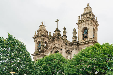 Desde Oporto: tour de día a Braga y Guimarães con almuerzoRecogida y regreso al hotel incluidos.