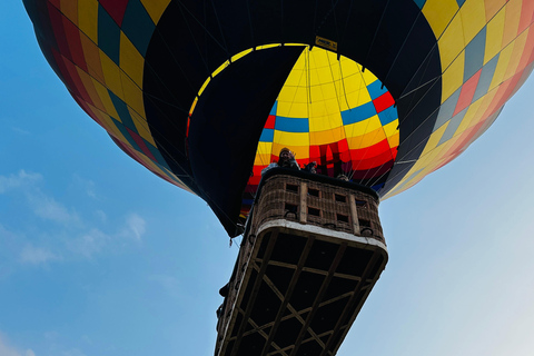 from MexicoCity:Balloon flight Over thepyramidsofTeotihuacanVuelo en globo aerostatico con traslado desde CDMX