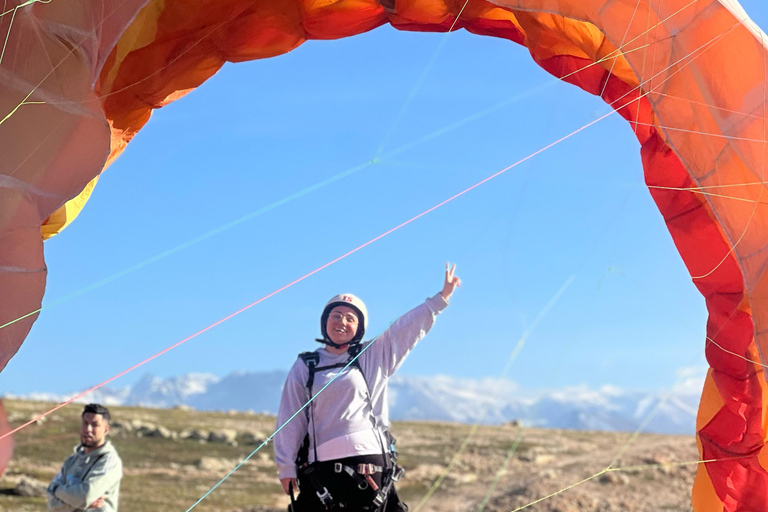 Avventura a Marrakech: parapendio, giro in cammello e colazione