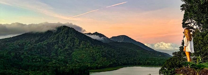 Munduk : Randonnée dans la jungle du lac Twin, temple Ulun Danu et chute d'eau