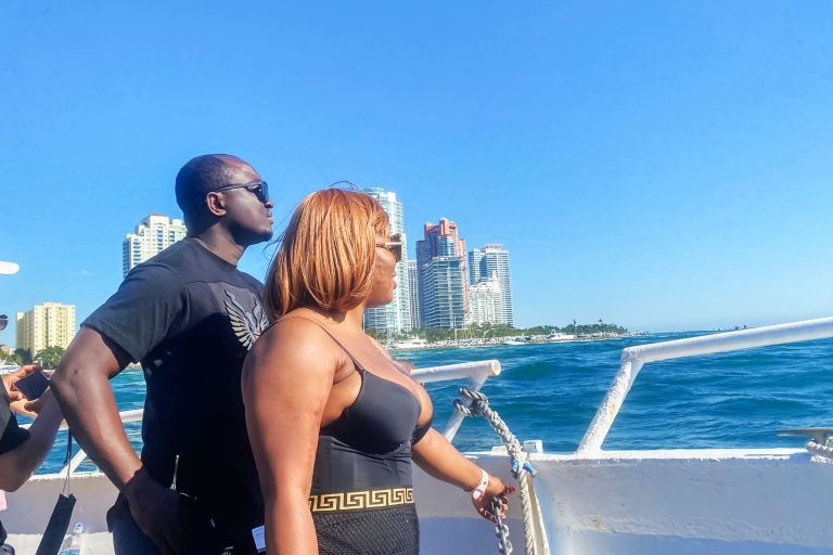 Miami: Bootsfahrt zu Millionärshäusern & Venetian IslandsBootsfahrt & 1-Tagesticket für den Hop-On/Hop-Off-Bus