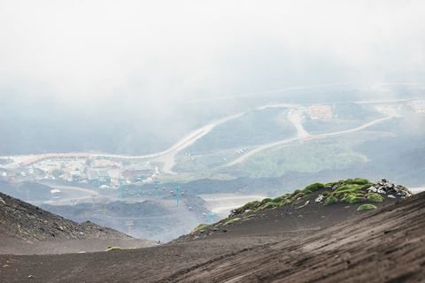 Wulkan Etna: Wędrówka na Szczyt i do Krateru z PrzewodnikiemEtna: wycieczka z przewodnikiem po szczycie i kraterze