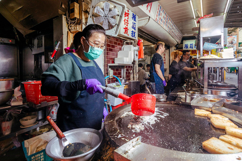 Taipei: Formosa Flavours Food Tour with 12+ Tastings