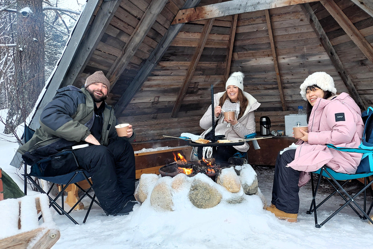 Avventura di pesca sul ghiaccio a Levi con zuppa di salmoneAvventura di pesca sul ghiaccio a Levi con la zuppa di salmone