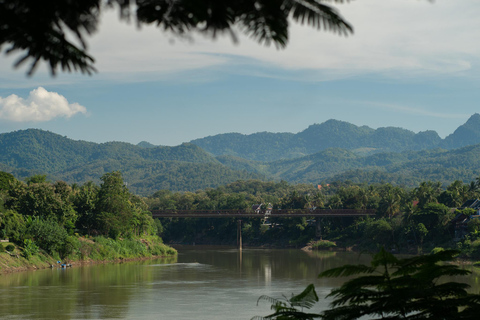 Luang Prabang: Sunrise Market & Local Street Food Experience