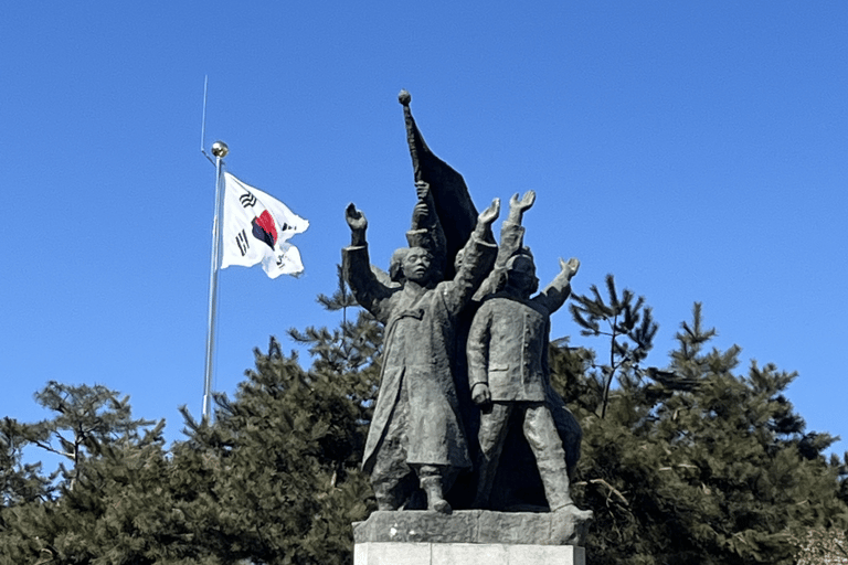 Sangre, Lágrimas e Independencia: Recorrido por la Oscura Historia Colonial de CoreaTour a pie en grupo, encuentro en la salida 5 de la estación de Dongnimmun 9:30 h
