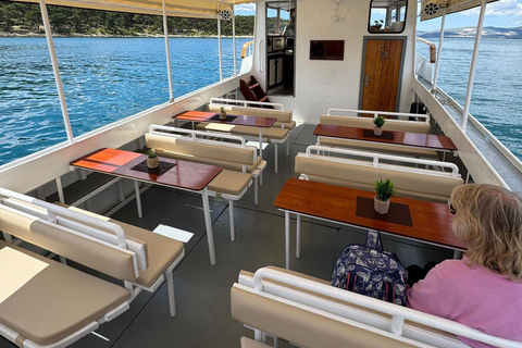 Passeio panorâmico de barco em Split com cerveja, vinho, sumos e mergulhoPasseio panorâmico dividido de barco com cerveja, vinho, sumos e mergulho