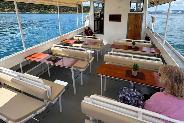 Passeio panorâmico de barco em Split com cerveja, vinho, sumos e mergulhoPasseio panorâmico dividido de barco com cerveja, vinho, sumos e mergulho