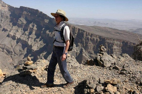 Muscat: Jebel Shams Balcony Walk & Wadi Nakhr Shared Tour