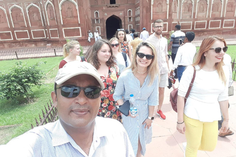 Agra Taj y Fuerte Rojo el mismo día desde BombayExcursión con transporte y guía