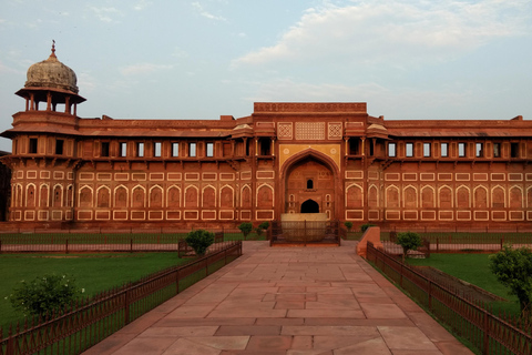 From Delhi: Taj Mahal & Agra Day Tour by Gatiman Train AC Car + 1st Class Train Tickets + Entrances + Guide + Meal