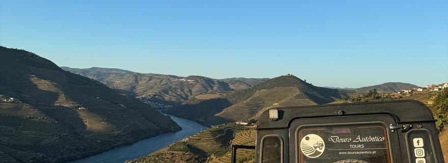 Vallée du Douro : visite privée en 4x4, visite d'un domaine viticole, bateau et déjeuner
