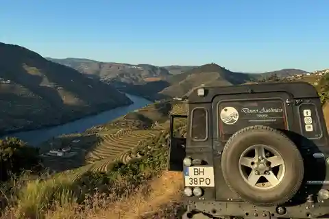 Douro-Tal: 4wd Tour, Weinkellerbesuch, Bootsfahrt & Mittagessen