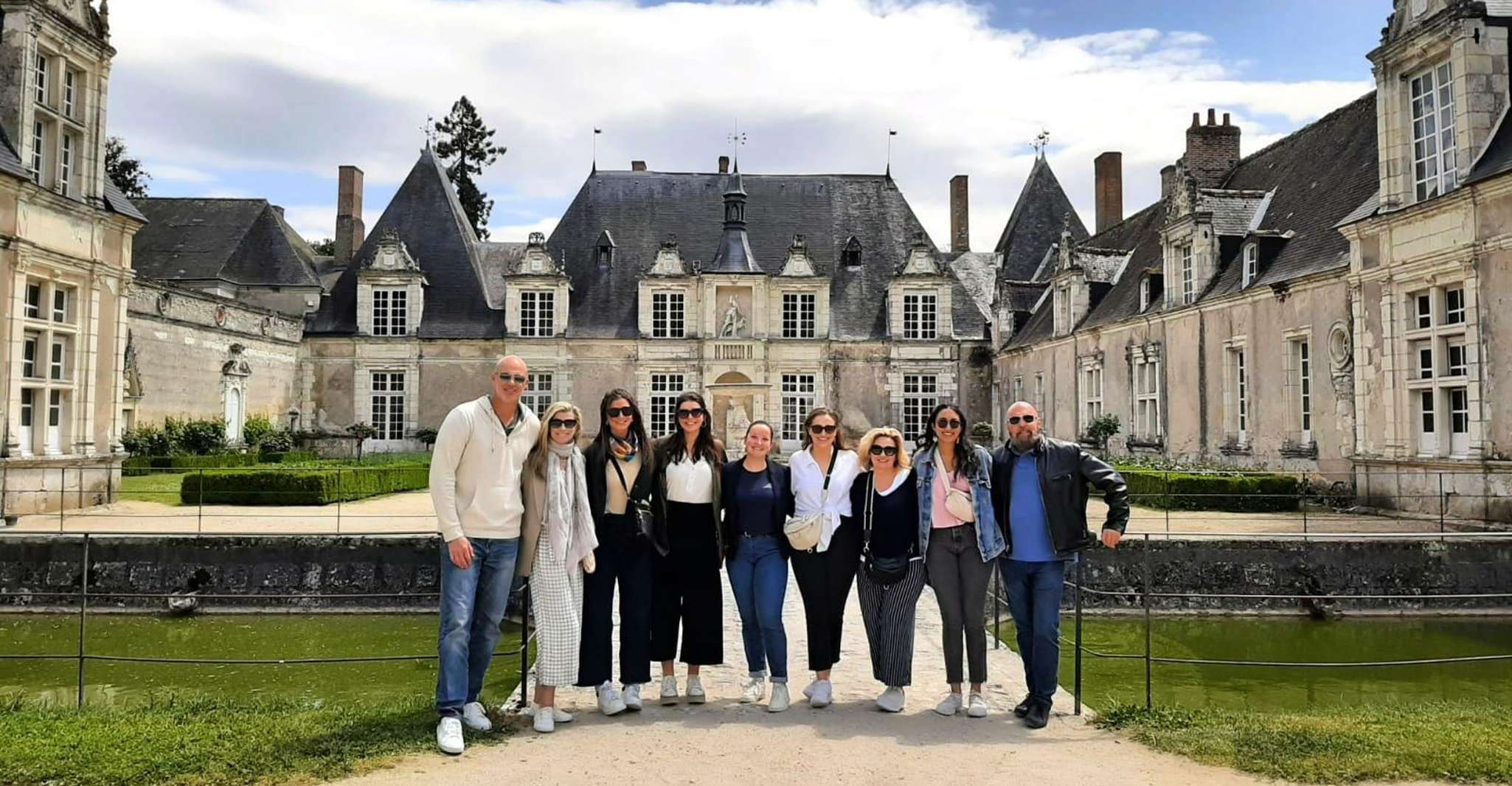 来自Tours、Chambert、Cheronceau和在家庭餐厅的午餐会 - Hizvo