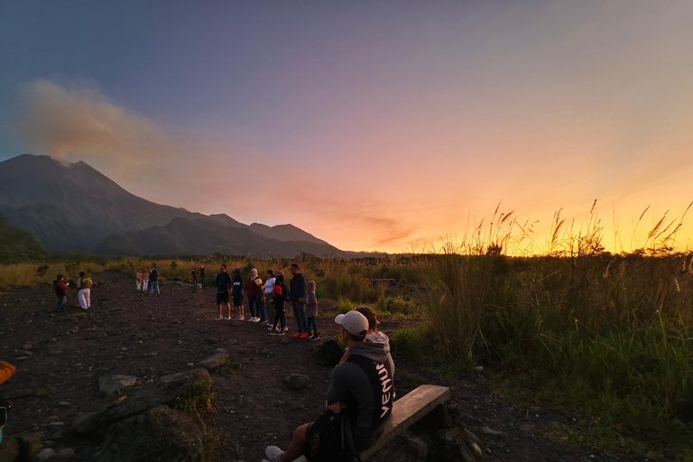 استكشاف جبل ميرابي عند شروق الشمس وكهف جومبلانغ وكهف بيندولبدون شروق الشمس: كهف جوملانغ وكهف بيندو