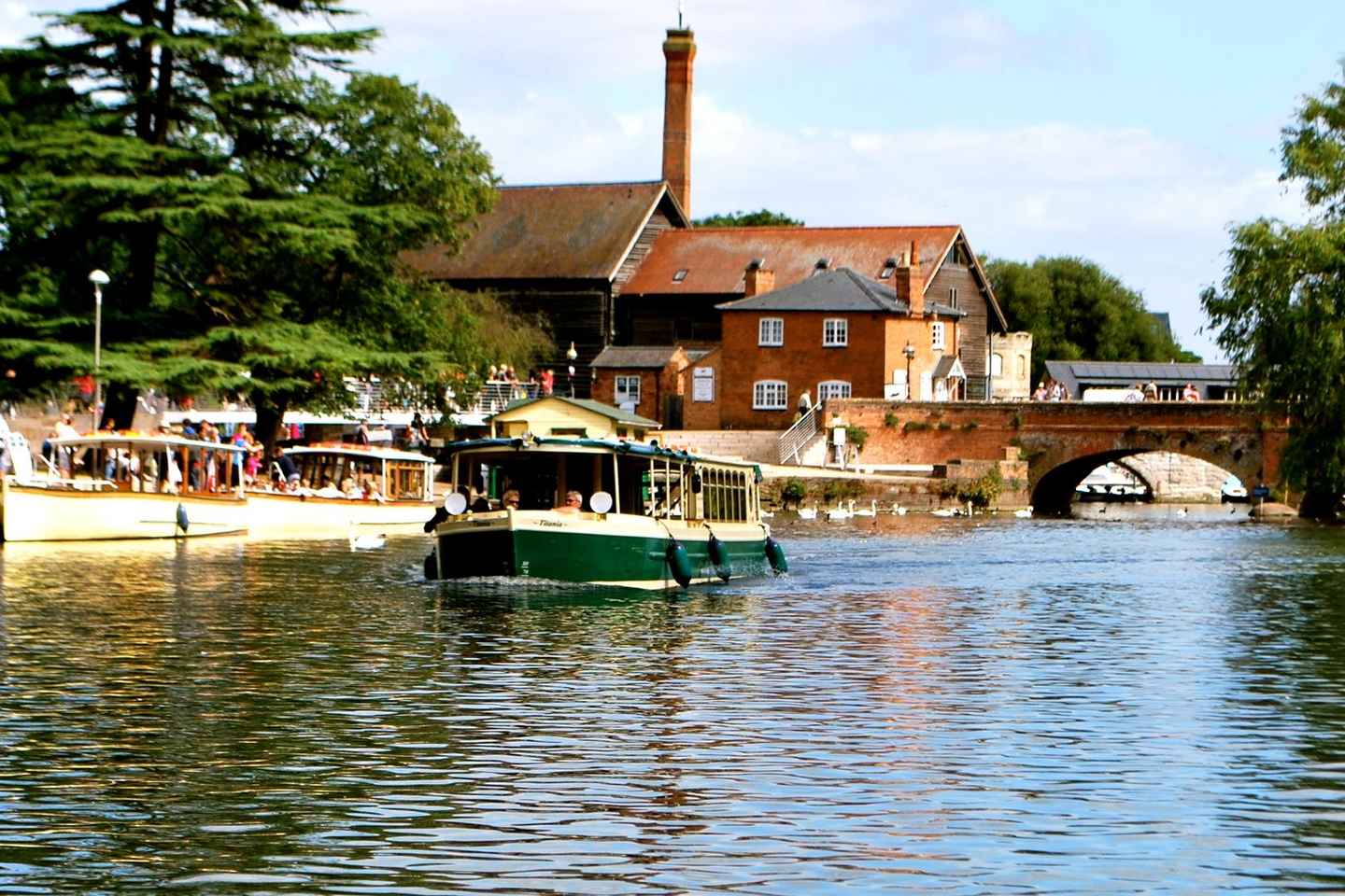 Stratford-upon-Avon: River Cruise & City Audio Tour