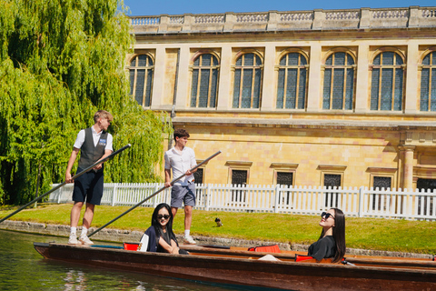Cambridge Student-Led Walking & Punting Experience Chinese Cambridge Student-Led Private Walk & Punt Experience