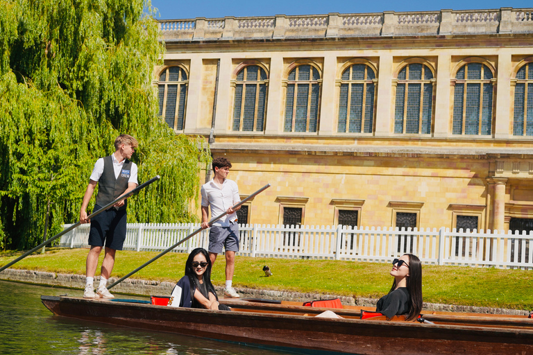 Cambridge Student-Led Walking & Punting Experience Chinese Cambridge Student-Led Private Walk & Punt Experience