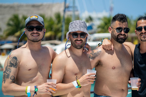 ALLEEN VOOR VOLWASSENEN! Isla Mujeres Catamaran Cruise met uitzicht op zonsondergang