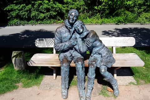 フレディ・マーキュリー像 チケット＆ツアー | ゲットユアガイド