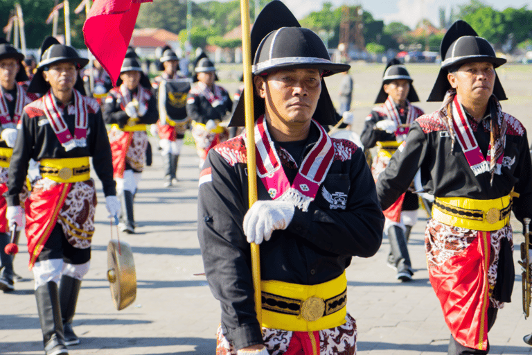 Yogyakarta : Yogyakarta Palace Tour z wielojęzycznym przewodnikiem