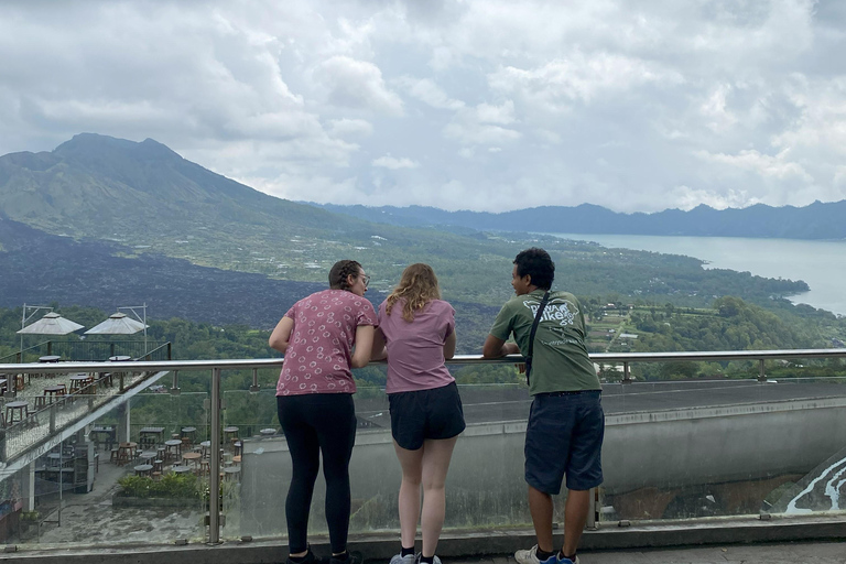 Ubud: Downhill-cykeltur med risfält, vulkan och måltidPrivat grupp