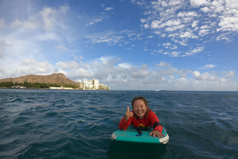 Clase de bodyboard en Waikiki, dos alumnos por instructor