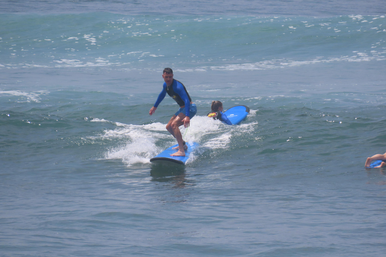 Canggu: Aula de surfeAula com 2 alunos para cada instrutor