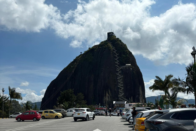 Tour Guatapé con visita a Granja de las Llamas y las Alpacas