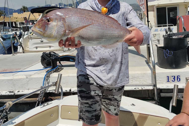 Fuengirola: Salida de Pesca con Bebidas y Material