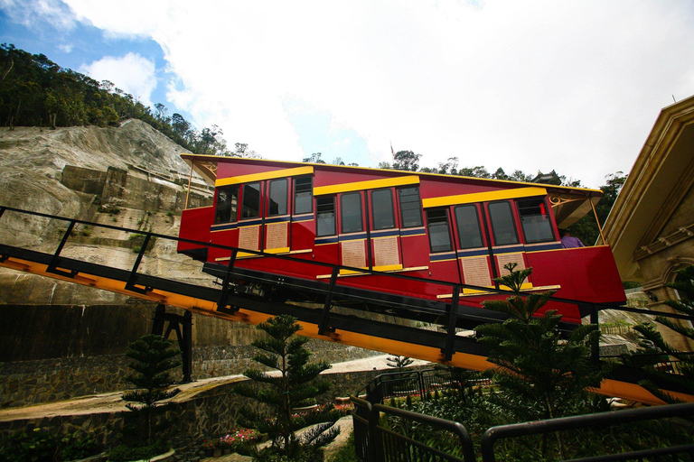 Hoi An: 3 Optionen für die Tagestour zu den Ba Na Hills und der Goldenen BrückeHoi An: Ba Na Hills Golden Bridge Tour ohne Mittagessen 12Pax