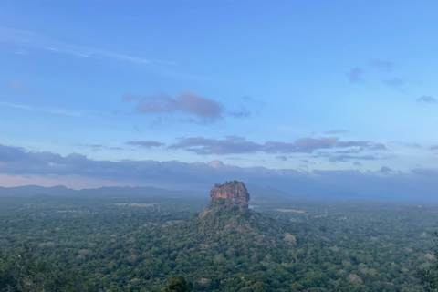 Kandy: Sigiriya Rock Fortress & Dambulla Cave Temple Tour
