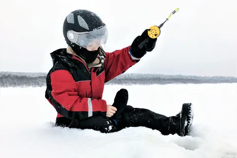 Rovaniemi: Pesca en hielo con moto de nieve