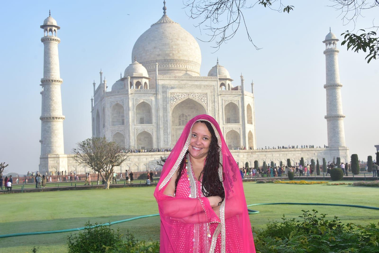 Agra: Taj Mahal Skip-The-Line, Agra Fort and Baby Taj Tour Local Expert Tour Guide Only