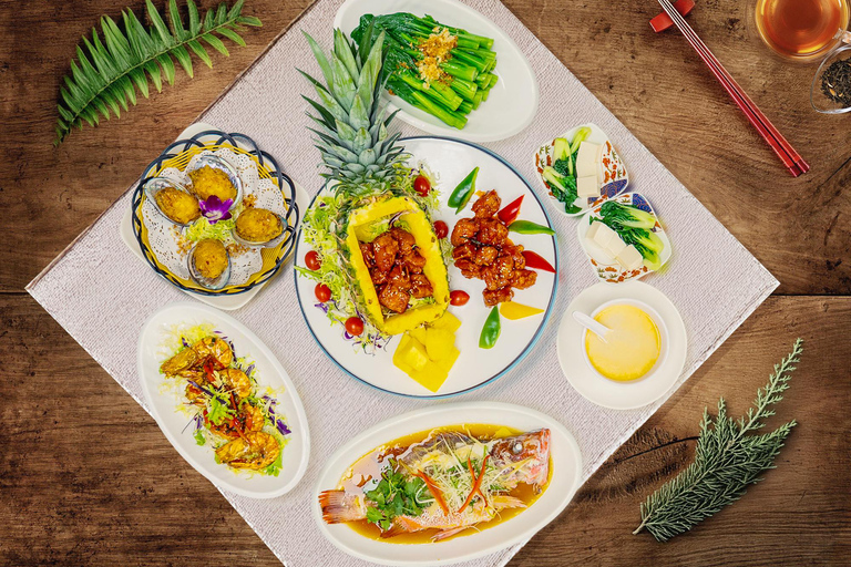 Hong Kong: Aberdeen Fishing Heritage Tour with Seafood Feast Tour with Fish Market Seafood Dinner