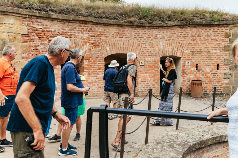 Z Pragi: wycieczka z przewodnikiem po obozie koncentracyjnym Terezin