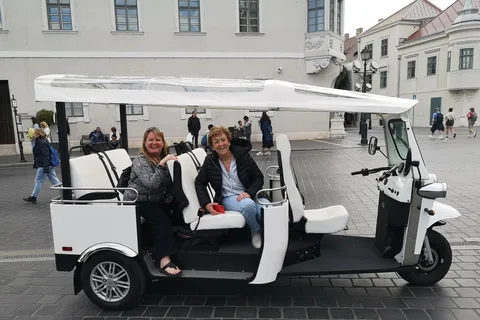 Budapest: Sightseeing Tour by Electric Tuktuk