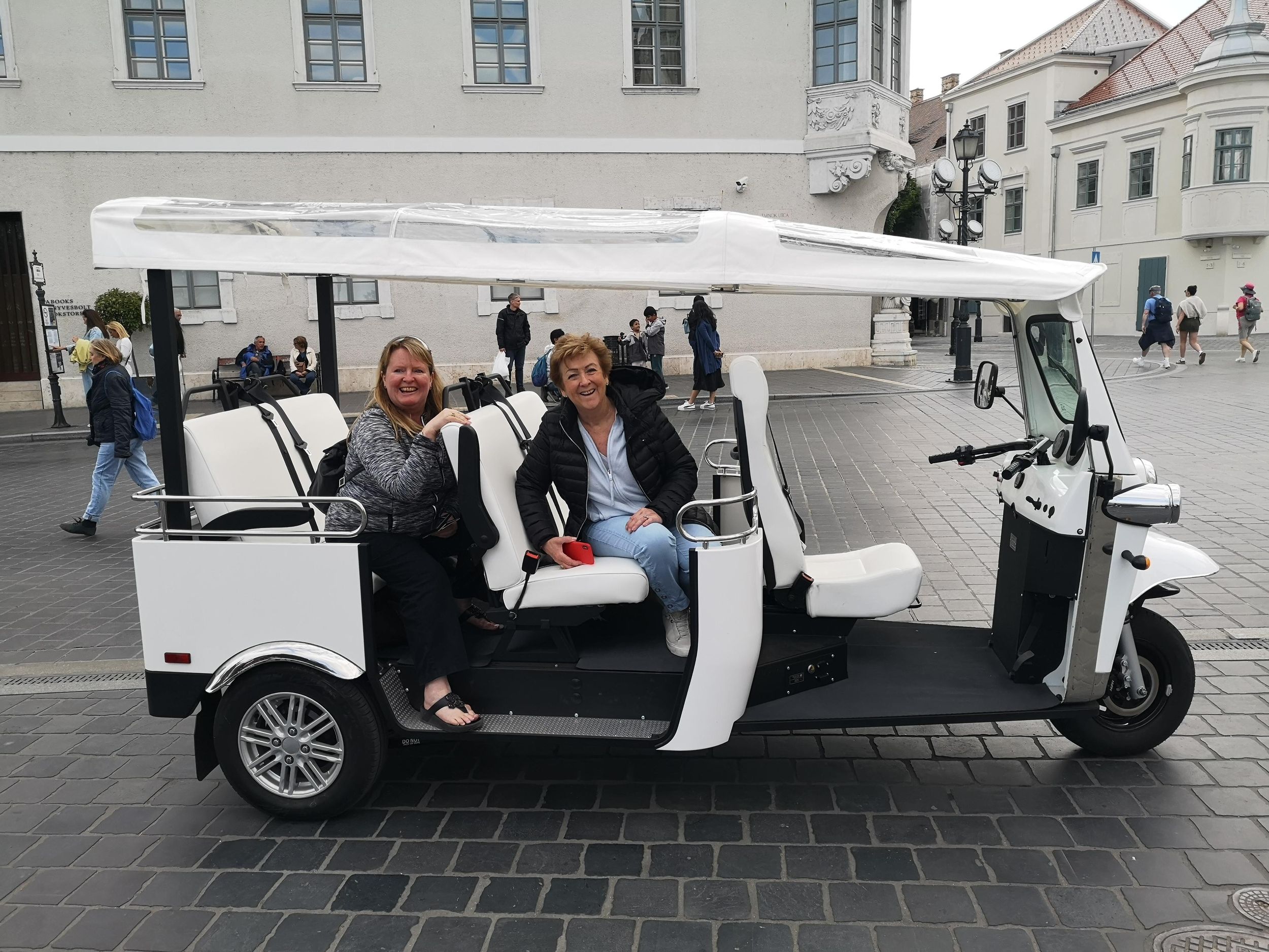 Budapest: Sightseeingtour mit dem Elektro-Tuktuk