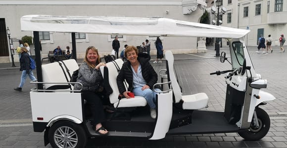 Budapest: Sightseeing Tour by Electric Tuktuk