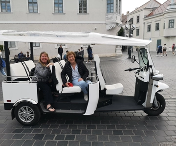 Budapest: Sightseeing Tour by Electric Tuktuk