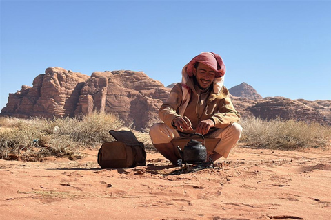 Wadi Rum: 2-Hour Jeep Tour with Bedouin Tea & Desert Views