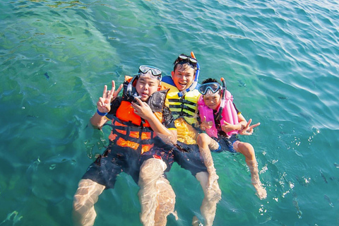 Cartagena: Rosario Oceanarium, Snorkel & Swim with Dolphins Cartagena: Rosario Islands Tour with Oceanarium & Snorkeling