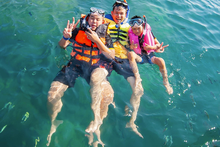 Cartagena: Rosario Oceanarium, Snorkel & Swim with Dolphins Cartagena: Rosario Islands Tour with Oceanarium & Snorkeling